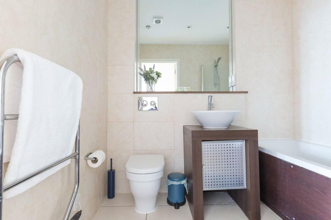 Modern 1 Bedroom Apartment In E1 With Great Views London Exteriör bild